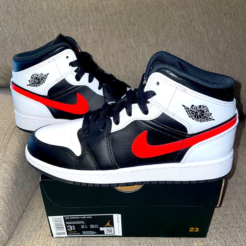 Air Jordan 1 Mid Chile Red